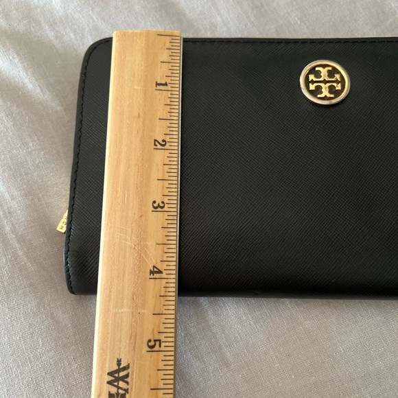 Tory Burch Robinson Black large Leather Wallet - Picture 11 of 13